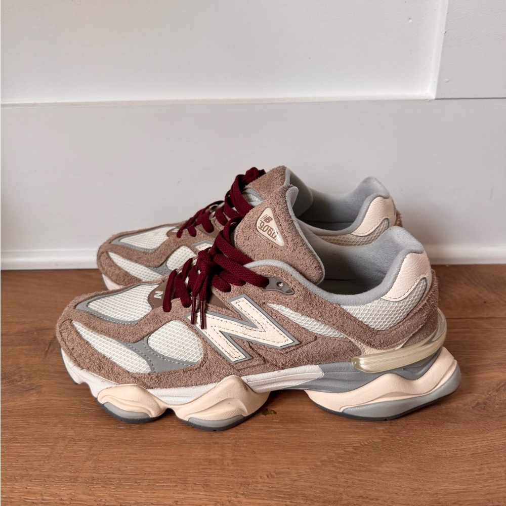 New Balance Sneakers with Burgundy Accents - Picture 5 of 7